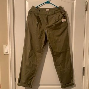 Green ankle length pants